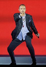 Bosé llega a los 60 y sin arrepentimiento