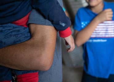 Tribunal federal de EU suspende fallo que bloqueó normas de asilo de Trump