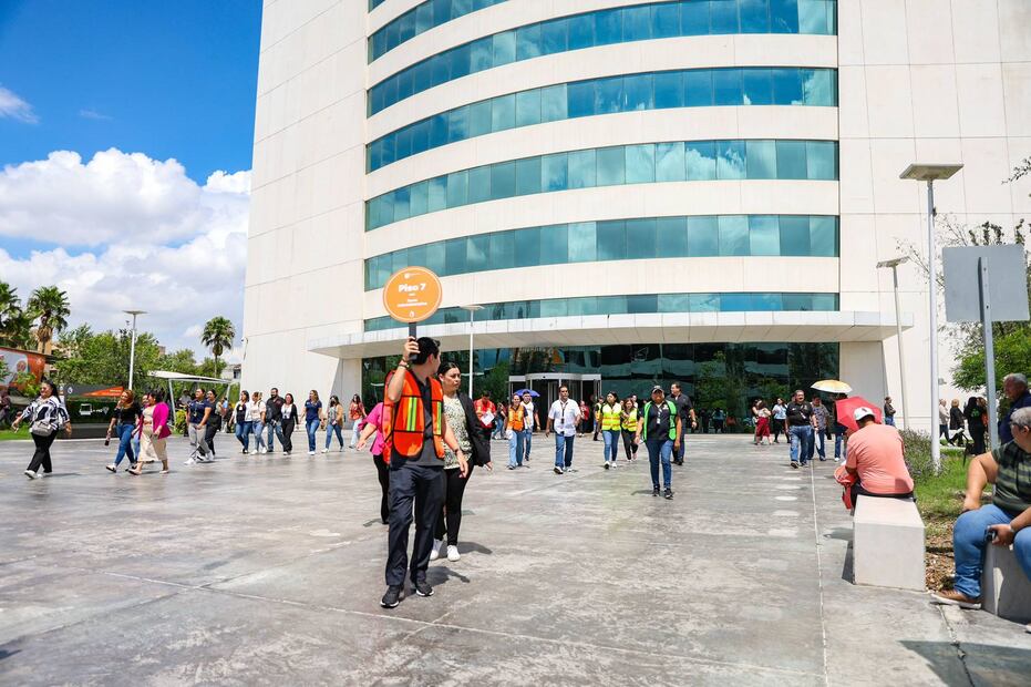 Edificios públicos como la Torre Administrativa, Pabellón Ciudadano, Biblioteca Central del Estado, Nuevo León Contigo y el Instituto de Profesionalización participaron en el simulacro. (Foto: especial)