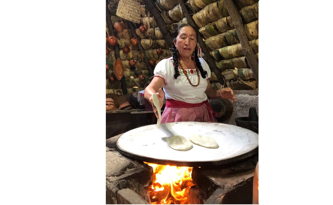 La cocina de penca, fogón de tierra y piedra de Claudia Hernández se ubica en la comunidad de Hermosillo, a pie de carretera.