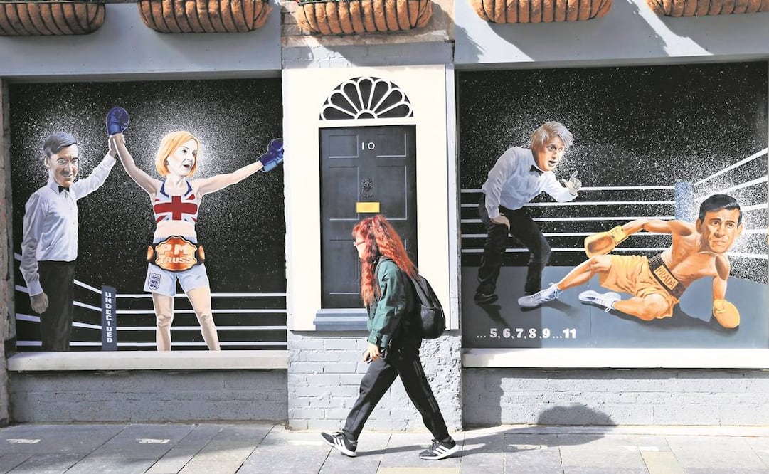 Un mural del artista Ciaran Gallagher muestra a Liz Truss declarada ganadora como premier. Foto: Peter Morrison/ AP
