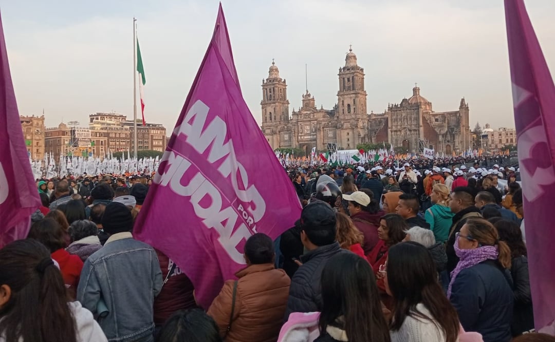 Comienzan a abarrotar el Zócalo de la CDMX para festejar 7 años de la 4T junto a la presidenta Claudia Sheinbaum (06/12/2025). Foto: Pedro Villa y Caña / EL UNIVERSAL