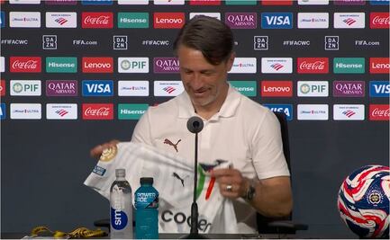 Niko Kovac, técnico del Dortmund, salió a conferencia con una playera de Rayados; el jersey era de Carlos Salcedo