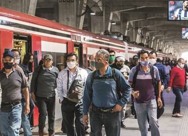 Viajeros ven inseguro afuera del Suburbano