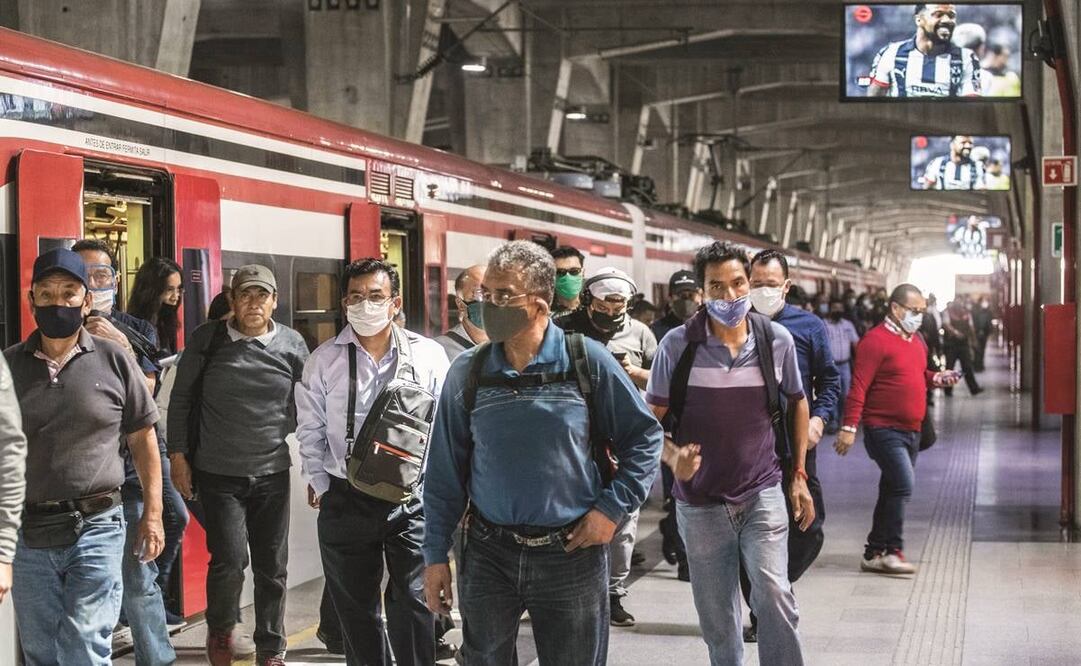 Viajeros ven inseguro afuera del Suburbano