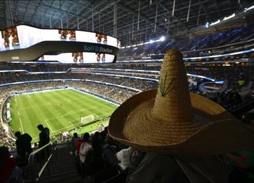 Grito considerado homofóbico detiene la final entre México y Panamá