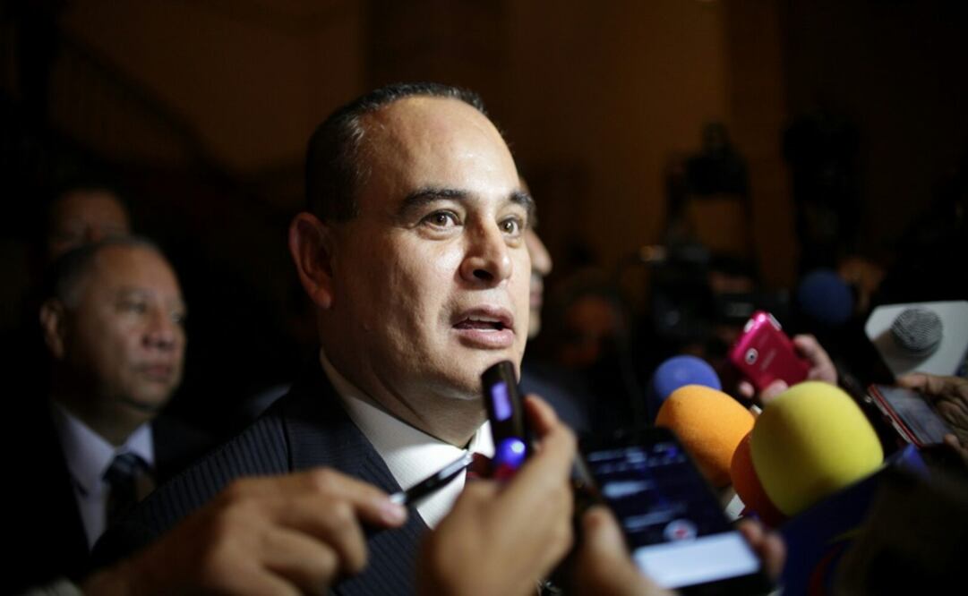 Diez detenidos por mantas en Michoacán: procurador