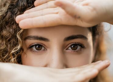 Aceite de ricino: beneficios y cómo usarlo en las pestañas