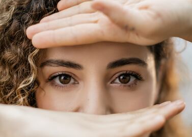 Aceite de ricino: beneficios y cómo usarlo en las pestañas