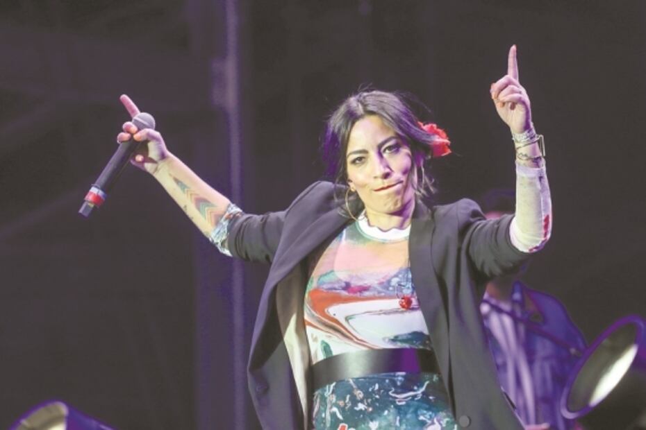 “Al sonoro rugir del amor”: Mon Laferte manda mensaje contra violencia de género