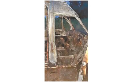 Chofer fue incendiado con unidad, confirman