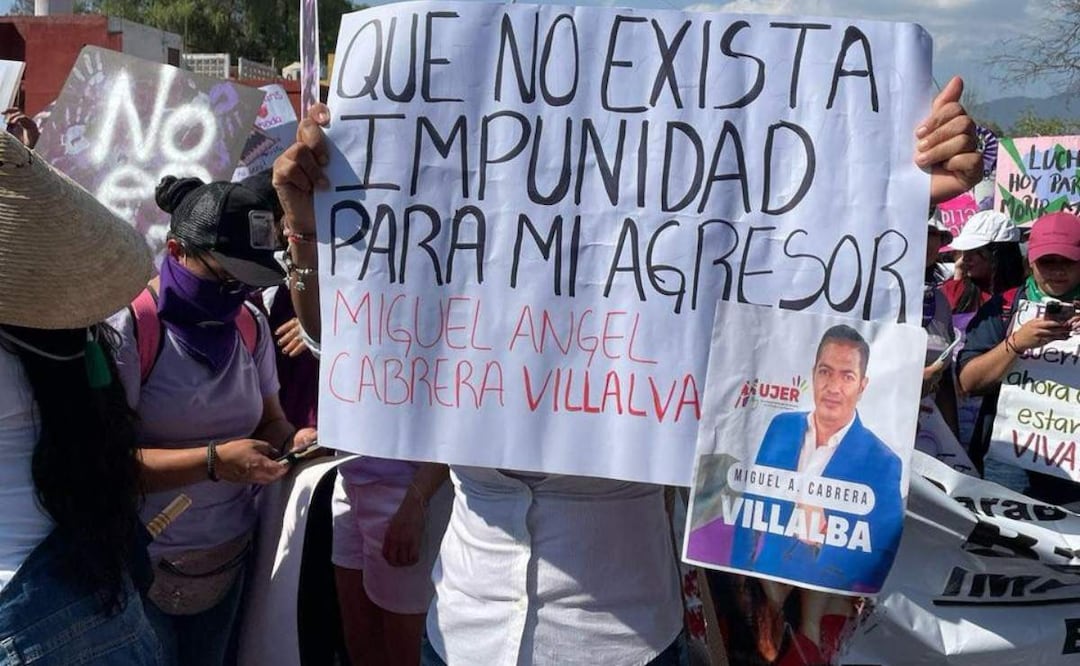 La mujer víctima de tentativa de feminicidio señala al excandidato a la presidencia municipal de Ciudad Ixtepec, Oaxaca (18/03/2025). Foto: Especial