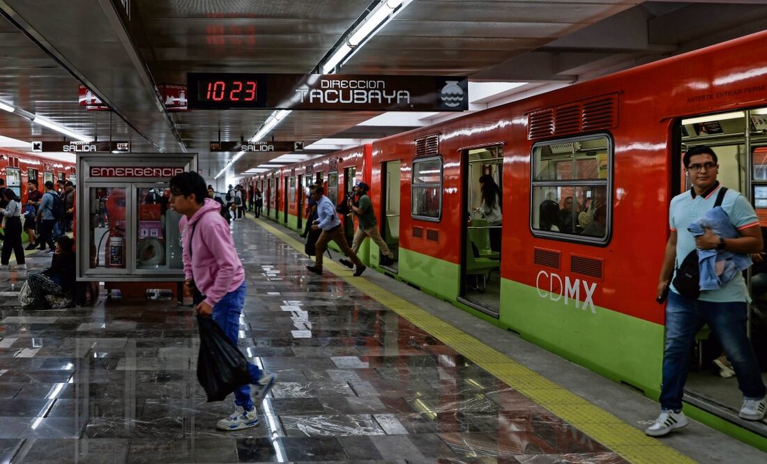 Un tren promedió 40 minutos en recorrer toda la Línea 9. Foto: Hugo Salvador | El Universal