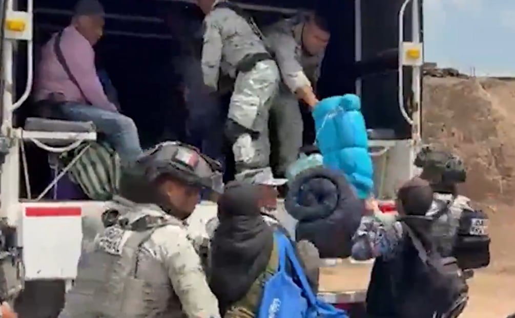 Familias desplazadas de Chilapa retornan a comunidades con ayuda de elementos de seguridad (14/05/2026). Foto: Captura de pantalla