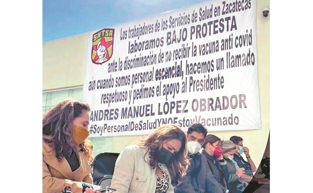 Los médicos de Hidalgo, Oaxaca, Sonora y Zacatecas exigen ser vacunados; denuncian que no han sido considerados en esquema. Foto: ESPECIAL