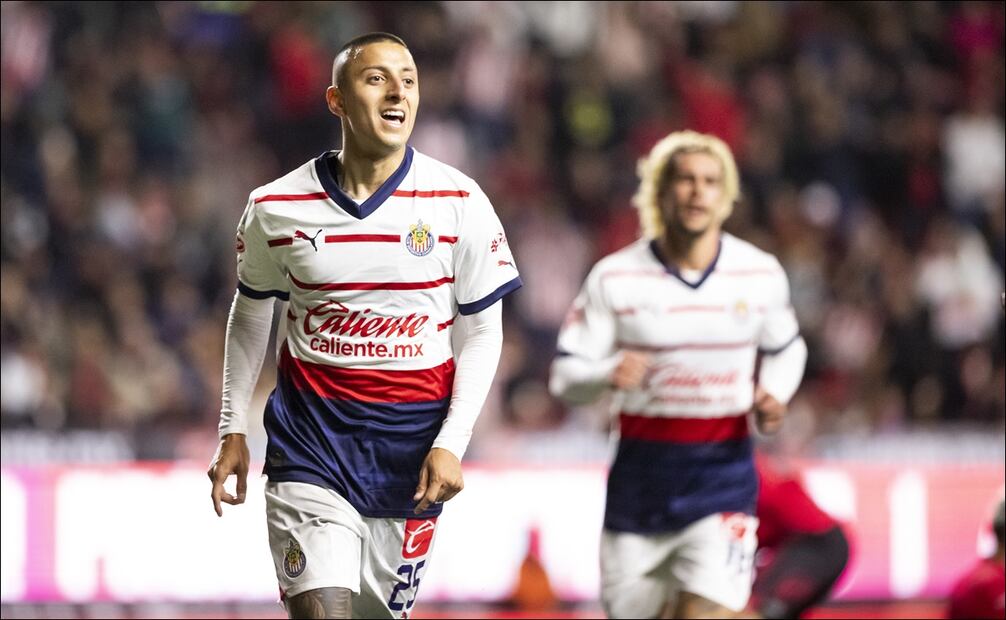 El Piojo Alvarado rompió la racha negativa en Chivas al marcar el segundo gol en el Clausura 2024 / FOTO: Imago7