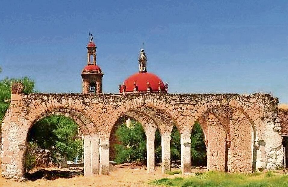 La exhacienda de Tayahua es la más antigua, data de 1554. Tuvo varios dueños, hasta que fue adquirida a finales del siglo XIX por la familia del cantante Antonio Aguilar, que la ha sabido conservar hasta la fecha. Foto: Especial