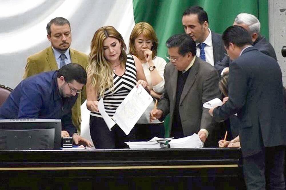 Diputados panistas afirman que de las 132 actas de apoyo a la ley antiWinckler, enviadas por ayuntamientos al Congreso, al menos 72 tienen irregularidades. (ESPECIAL)