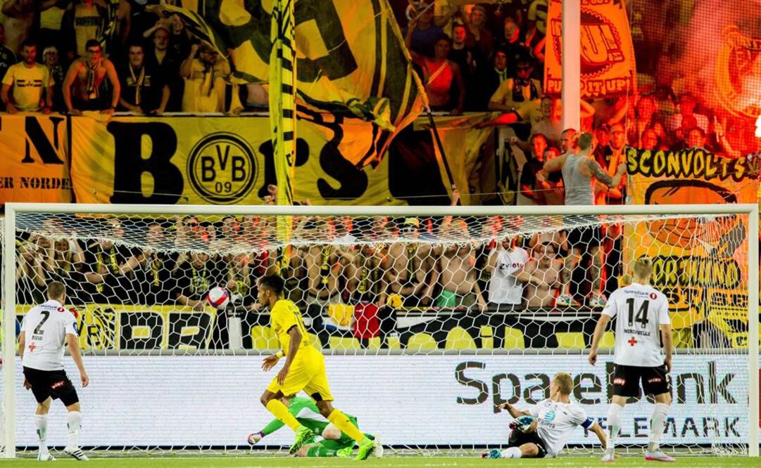 Dortmund hace épica remontada tras un 0-3