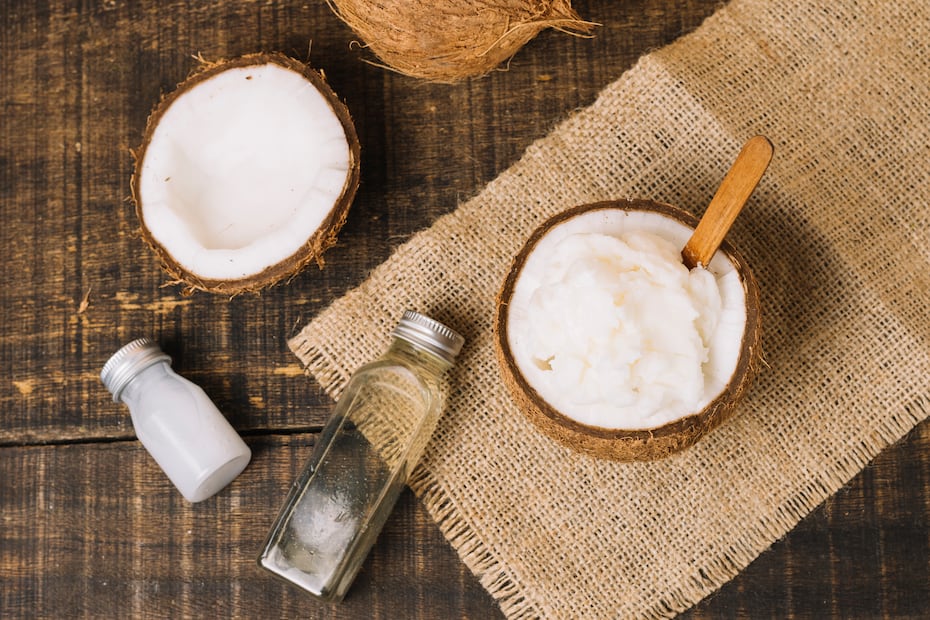 El aceite de coco es uno de los ingredientes naturales más usados. Foto: Freepik