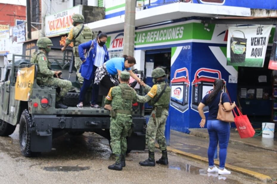 Evacúan a 30 familias por lluvias en Tabasco; Ejército pone en marcha Plan DNIII