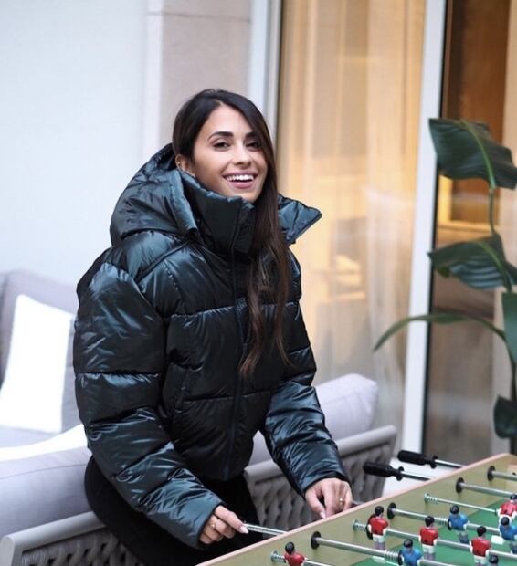 La chamarra metálica de Antonela, esposa de Messi, será tu obsesión