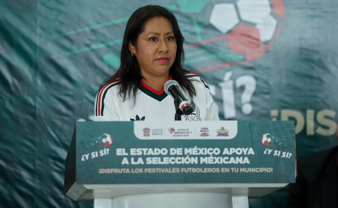 La alcaldesa de Chimalhuacán, Xóchitl Flores, durante la invitación a ver el partido de futbol Inglaterra vs México. Foto: Especial