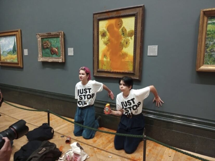 Activistas ecologistas arrojan sopa sobre "Los girasoles" de Van Gogh en museo de Londres, aquí el video