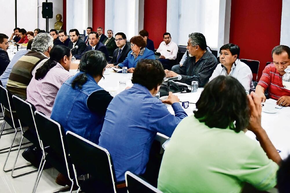En lo que fue el segundo día de trabajo en la mesa política de los maestros disidentes con la Secretaría de Gobernación y luego de más de tres horas de diálogo, no se llegó a ningún acuerdo (ESPECIAL)