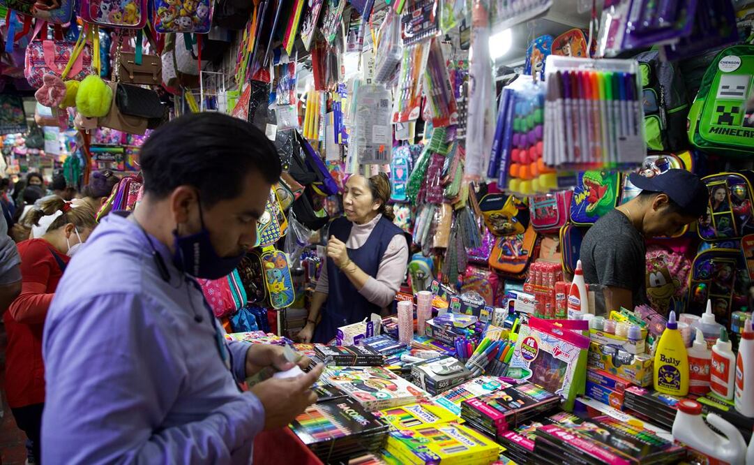 Para este regreso a clases,  67% de los padres mexicanos afirmó que planea gastar más en la compra de tecnología educativa para este año. Foto: Germán Espinosa/EL UNIVERSAL