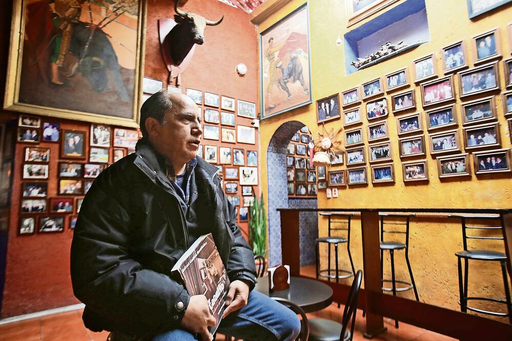 Recuerdos. Rafael Guillén, dueño del restaurante taurino El Taquito, narra a EL UNIVERSAL que Juan Pablo II probó un poco de todo, “nos sorprendió, porque probó el taco de carnitas” (JUAN CARLOS REYES/ EL UNVERSAL)