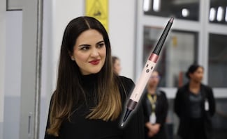 ¿Qué es “la Dyson” con la que Andrea Chávez se peina cada día para ir al Senado y cuánto cuesta?