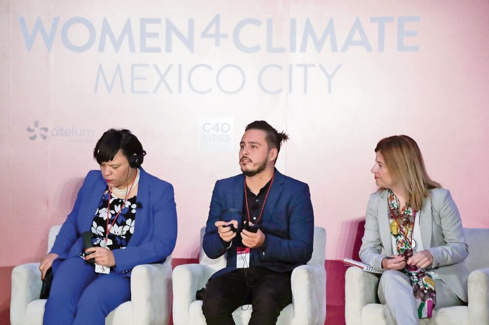 LaToya Cantrell, gobernadora de Nueva Orleans; Christian Vanizette, confundador de MakeSense, y Bibiana Aído Almagro, durante la segunda conferencia anual de Mujeres por el Clima, realizada en el Museo Interactivo de Economía (IVÁN STEPHENS. EL UNIVERSAL)