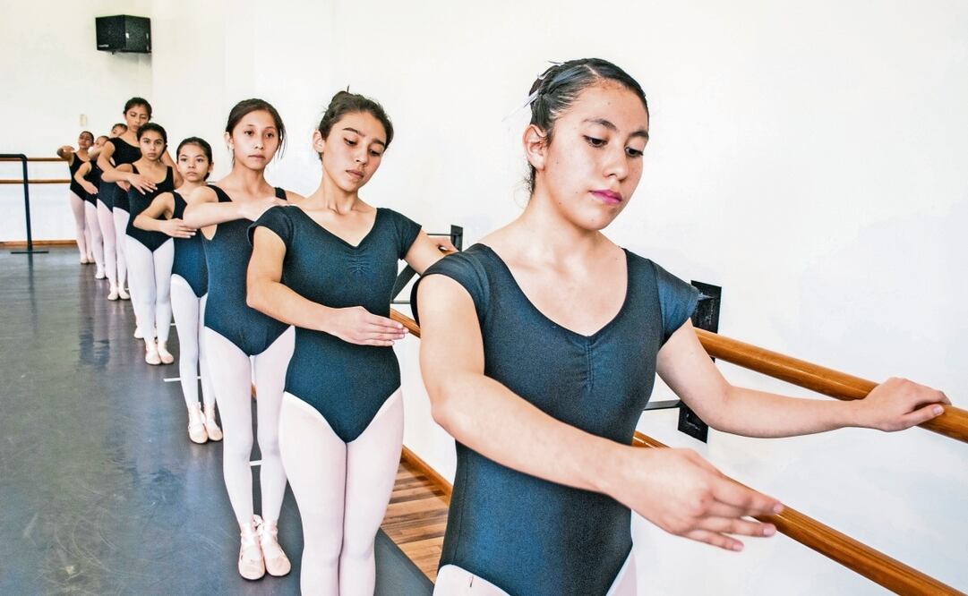 Taller coreográfico de la UNAM, donde se dan clases de dansa a niñas y niños, jóvenes y adultos de clases de danza en el Centro Cultural de la Unam. 03/12/2016 ?