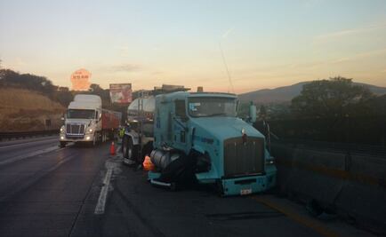 Choque de tráiler provoca cierre parcial en la México-Querétaro 