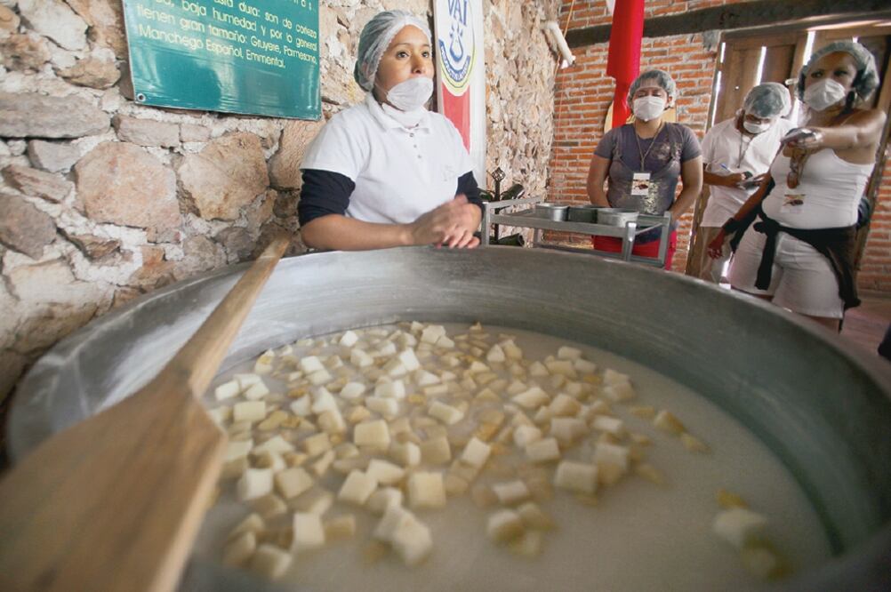 De acuerdo con el documento de la DGT, México está muy lejos de ofrecer una respuesta creíble a la solicitud de la UE en leche sobre polvo y quesos. (ARCHIVO EL UNIVERSAL)