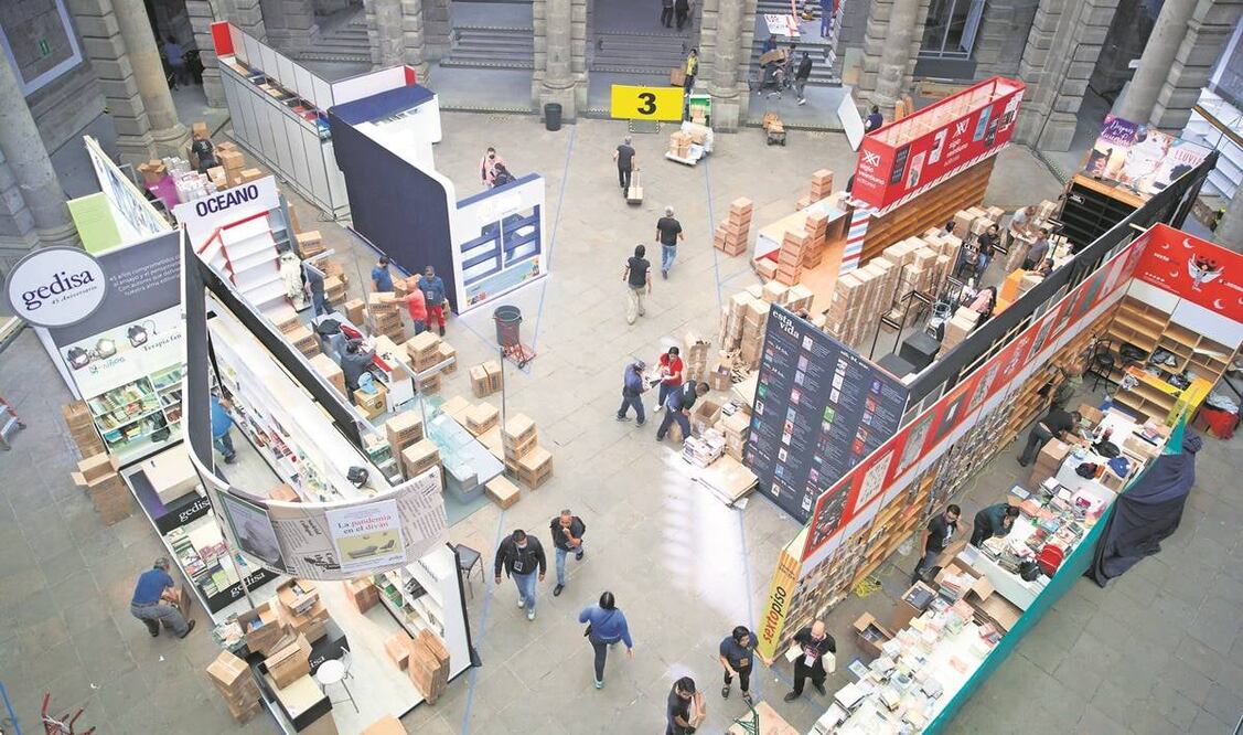 Así se preparaban ayer los espacios para que la FIL Minería regrese hoy a la presencialidad, en su edición número 44, en la que hay programadas mil 226 actividades, entre ellas 889 presentaciones de libros. Foto: German Espinosa/ El UNIVERSAL