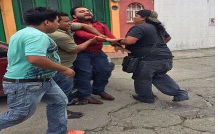 Transportistas raptan a Ministerio Público en Comitán