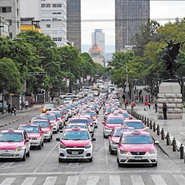 Paro de taxistas genera caos en la Ciudad de México