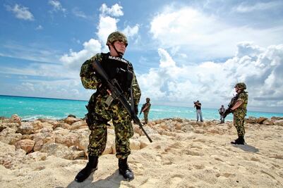 Marina vigila por mar y tierra 171 playas
