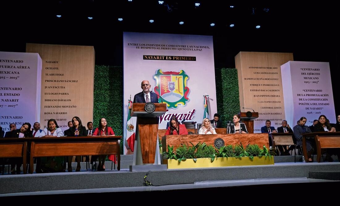 Al rendir su Tercer Informe en el Teatro del Pueblo Alí Chumacero, el mandatario estatal destacó el no endeudamiento y el empleo. Foto: Especial