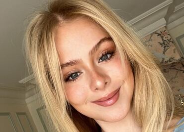 Loreto Peralta confirma el minivestido lencero más chic de la temporada