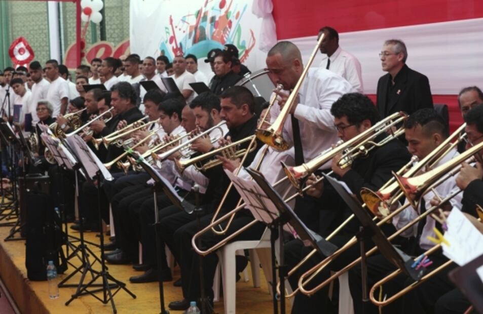 Perú rehabilita presos con música de Beethoven