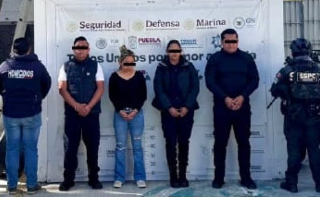 Fuerzas federales detienen a 3 policías de Puebla; los acusan de presuntos actos de corrupción.
Foto: Especial.