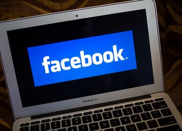 Facebook apuesta por jóvenes hispanos