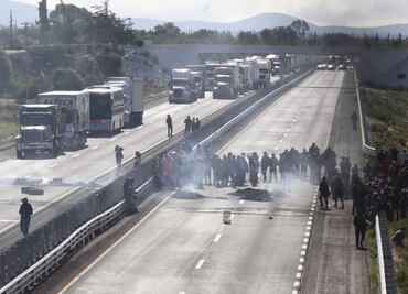Habitantes de Palmarito bloquean la México-Puebla por operativo contra huachicol