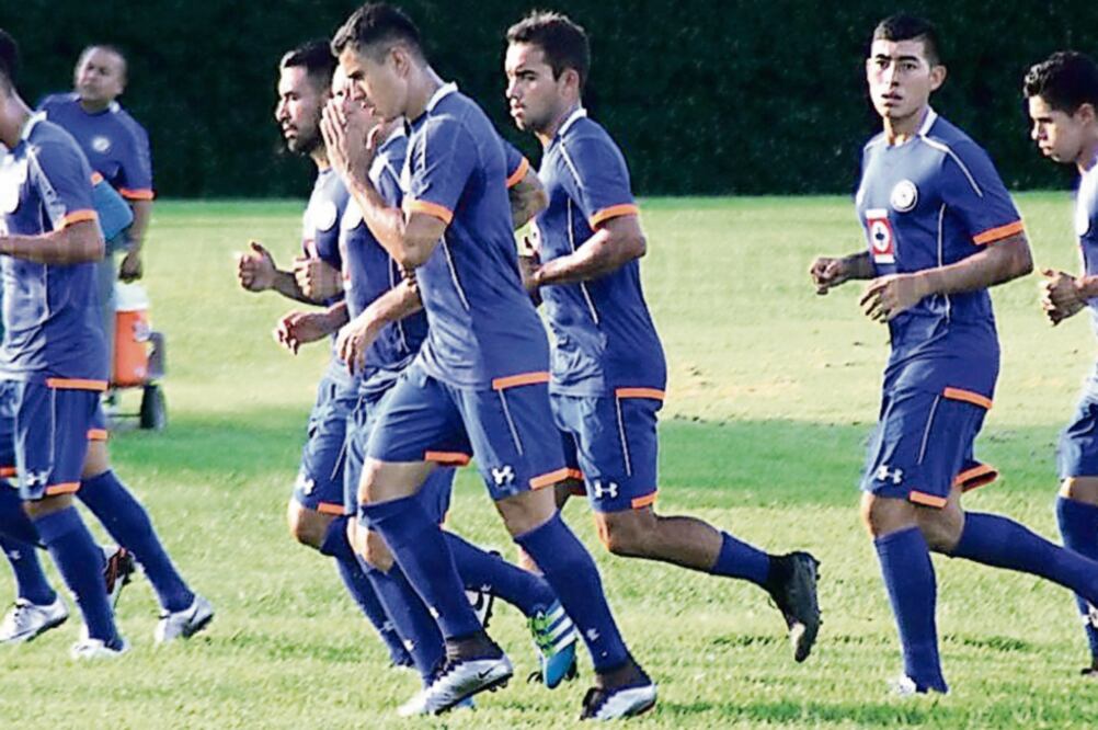 Adrián Aldrete y sus compañeros cementeros se ponen en forma, a unos días de que arranque el torneo (TWITTER CRUZ AZUL)