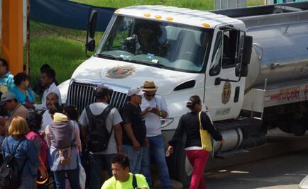 CNTE protesta en carretera que va al aeropuerto de Oaxaca
