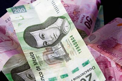 Superpeso acumula pérdida de 5% en la semana