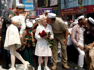 Lo que debes saber sobre el Día Internacional del Beso Robado